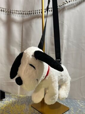 Plush Snoopy-Inspired Crossbody Bag with zipper - White & Black